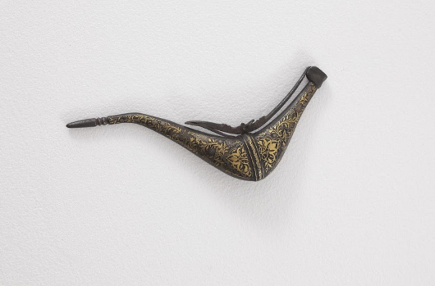 A fine Persian horn 	 Metal poweder